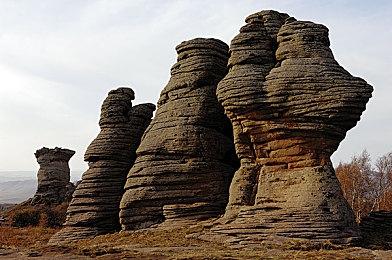 赛博卡牌构筑游戏《零异机动队》试玩版正式公开 今年发售